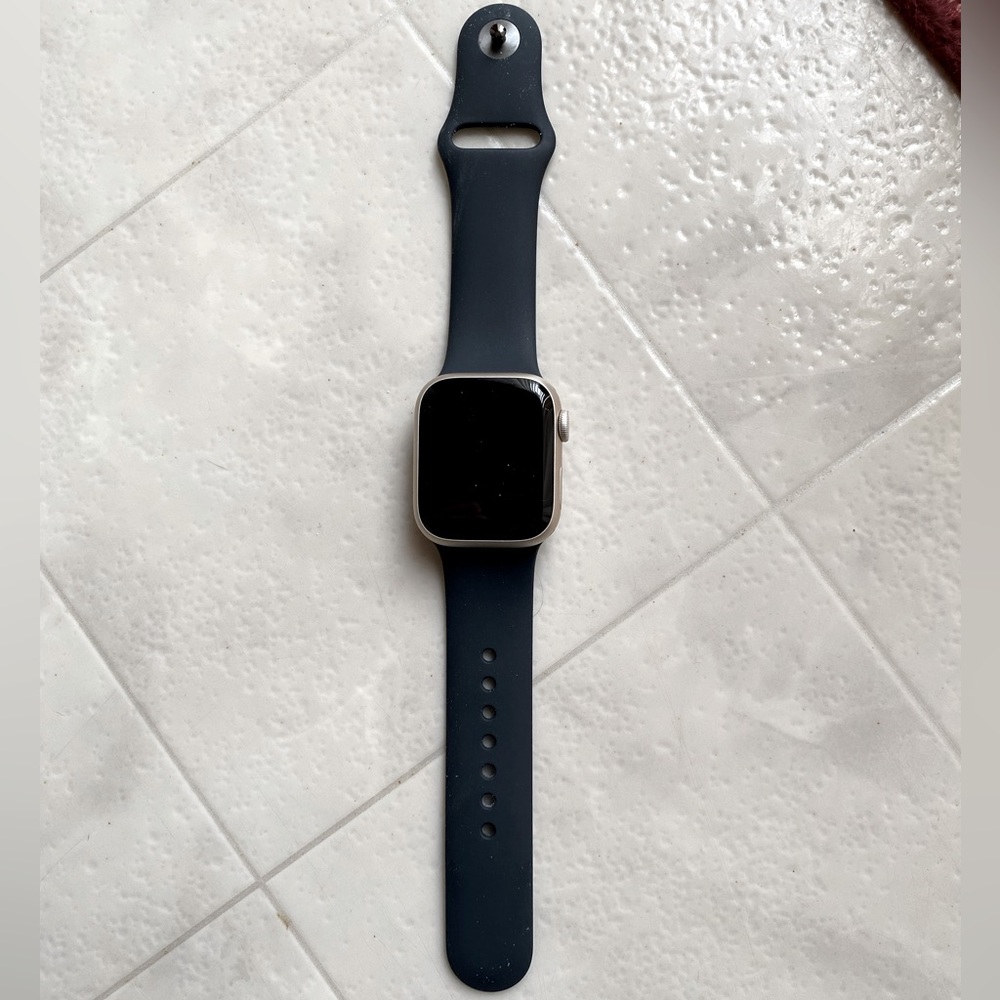 Apple Watch Series 9 GPS 41mm, Starlight Aluminum Case w/Black Sport Band S/M 🔥